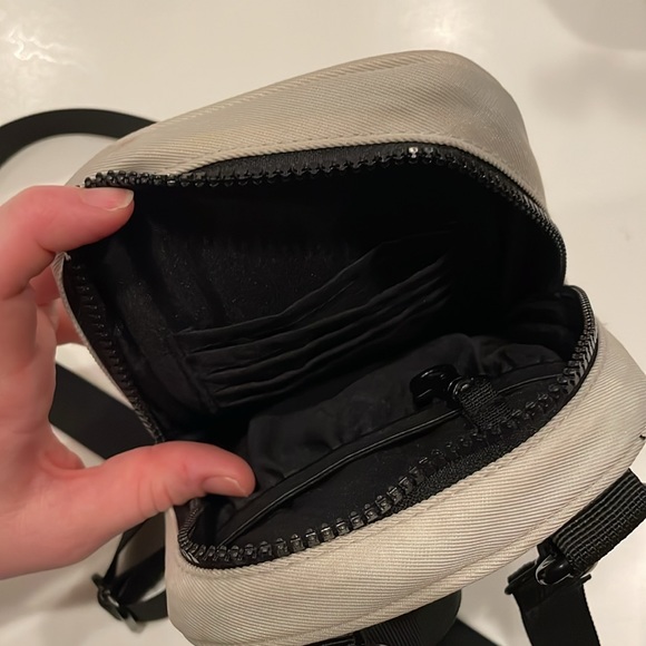 Brixley Creme crossbody bag - Picture 4 of 6